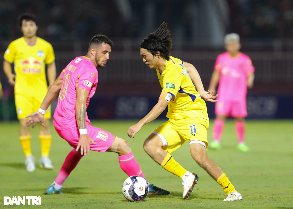 Thắng Lê Huỳnh Đức, HLV Kiatisuk vẫn chưa nói về ngôi vô địch V-League - 6 Thắng Lê Huỳnh Đức, HLV Kiatisuk vẫn chưa nói về ngôi vô địch V-League - 6