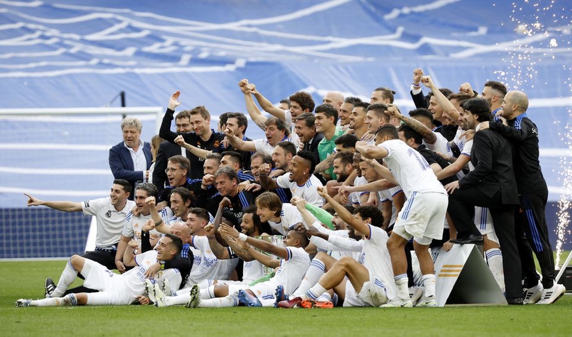 Real Madrid diễu hành ăn mừng hoành tráng, Gareth Bale bất ngờ vắng mặt - 1 Real Madrid diễu hành ăn mừng hoành tráng, Gareth Bale bất ngờ vắng mặt - 1