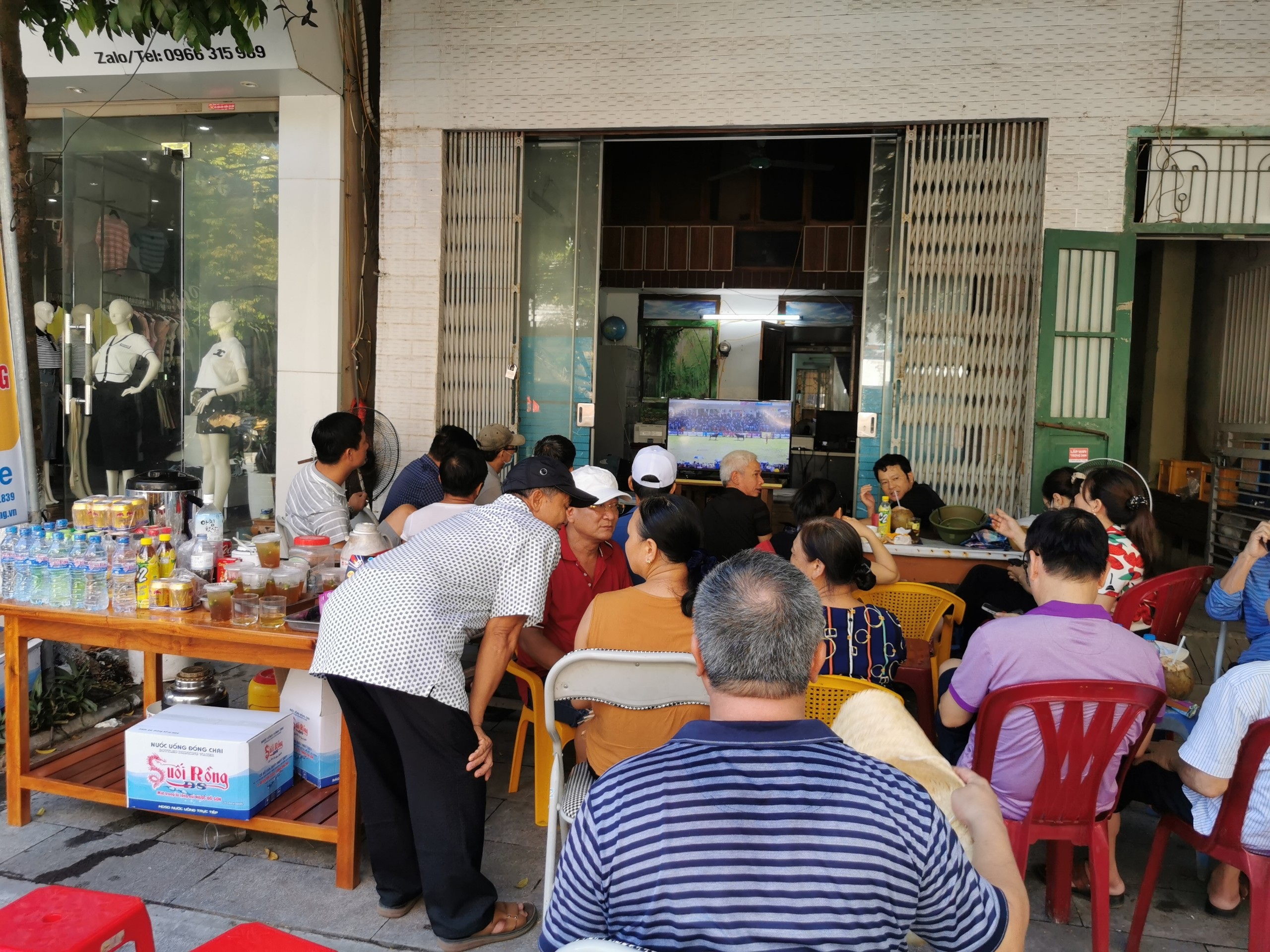 Chọi trâu Đồ Sơn: Bên ngoài có vé không được vào, ở trong ngạt thở chen ra - 3