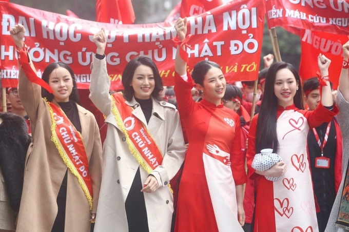 Ngọc Hân và các người đẹp tham gia diễu hành tại Ngày hội Chủ Nhật Đỏ