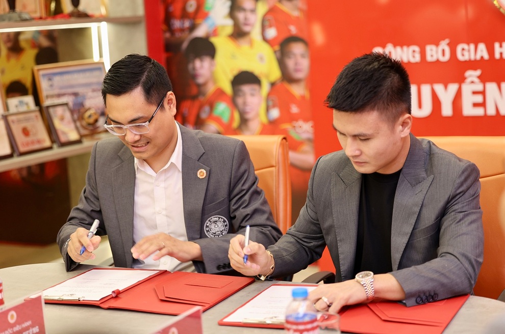 Quang Hải ký hợp đồng mới, ở lại CLB Công an Hà Nội tới năm 2027 - 1 Quang Hải ký hợp đồng mới, ở lại CLB Công an Hà Nội tới năm 2027 - 1