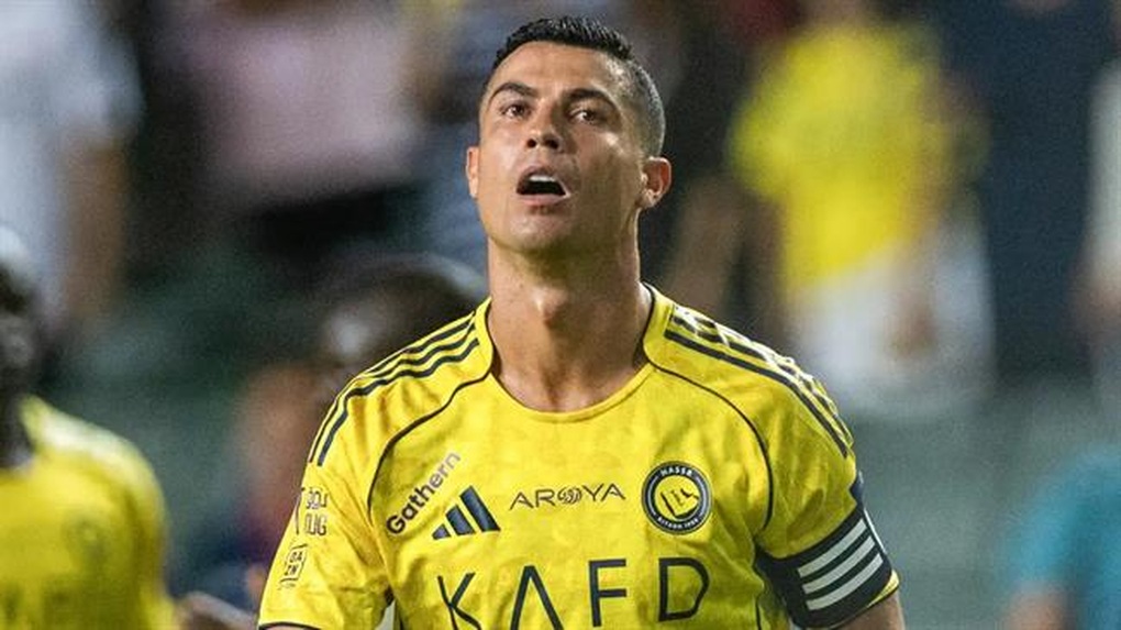 سجل رونالدو هدفًا لكنه خسر بمرارة في النهائي - 1 C.Ronaldo ghi bàn nhưng vẫn thất bại cay đắng ở chung kết - 1