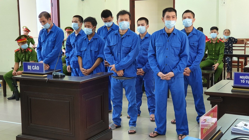 Thu tiền bảo kê của người buôn chíp chíp, 8 bị cáo lãnh án - 1 Thu tiền bảo kê của người buôn chíp chíp, 8 bị cáo lãnh án - 1