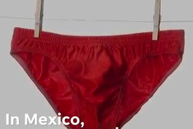 Tục lệ mặc nội y màu sặc sỡ vào đêm giao thừa