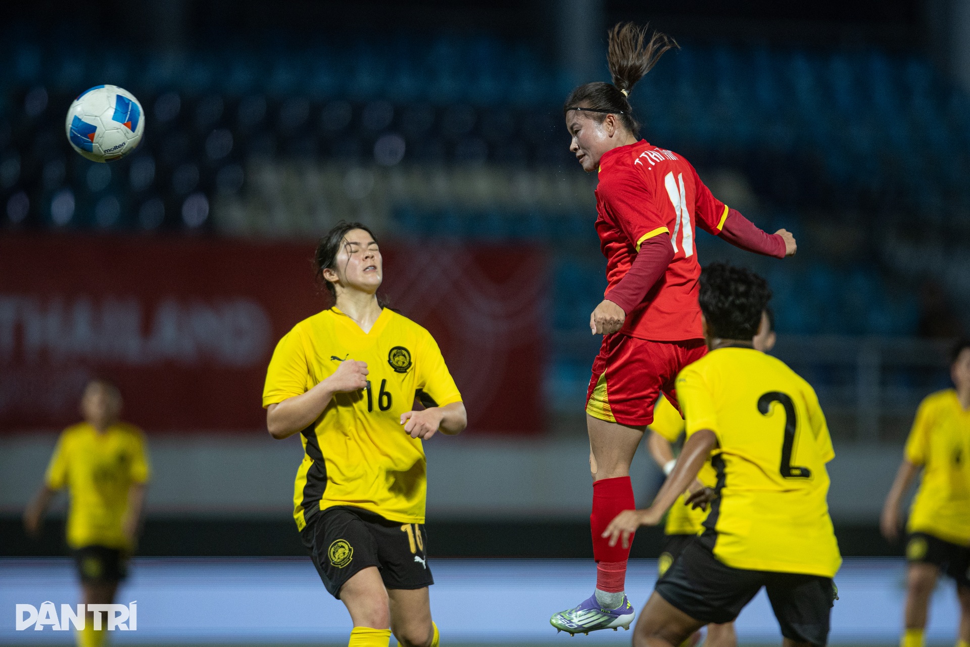 Cánh én Thanh Nhã tái xuất, góp sức vào chiến thắng 7-0 trước Malaysia - 9 Cánh én Thanh Nhã tái xuất, góp sức vào chiến thắng 7-0 trước Malaysia - 9