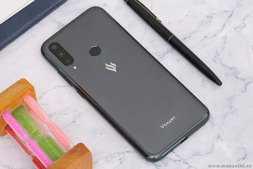 Loạt smartphone màn hình lớn, pin khoẻ dưới 3 triệu đồng - 1 Loạt smartphone màn hình lớn, pin khoẻ dưới 3 triệu đồng - 1