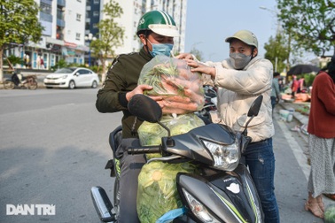 (Dân trí) - Do ảnh hưởng của dịch Covid-19 nhiều nông sản của người dân Hải