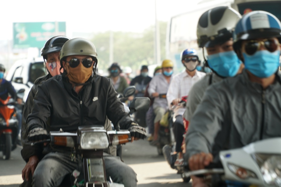 Đường về miền Tây kẹt cứng ngày đầu nghỉ lễ - 4 Đường về miền Tây kẹt cứng ngày đầu nghỉ lễ - 4
