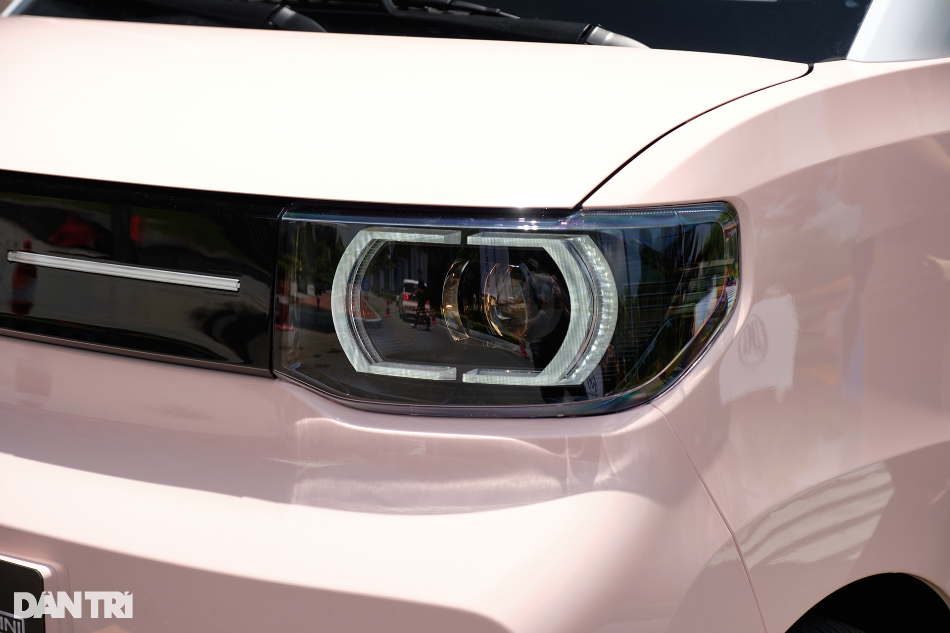 Giá bằng 3 chiếc Honda SH, ô tô điện mini có gì để thuyết phục khách Việt? - 4