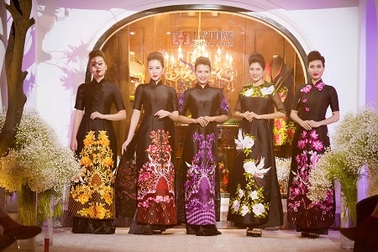 NTK Lan Hương hạnh phúc với “ngôi nhà trong mơ”