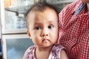 Thiếu 50 triệu đồng mổ tim, tính mạng bé 15 tháng tuổi lay lắt như đèn trước gió