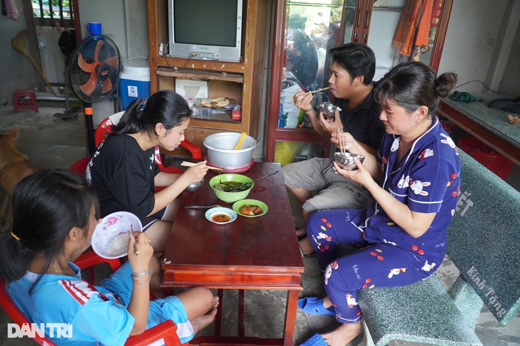 Cả vợ lẫn chồng đều mắc ung thư, tương lai 2 con thơ đành chờ số phận - 1 Cả vợ lẫn chồng đều mắc ung thư, tương lai 2 con thơ đành chờ số phận - 1