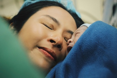 Hoa hậu Ngọc Hân sinh con đầu lòng