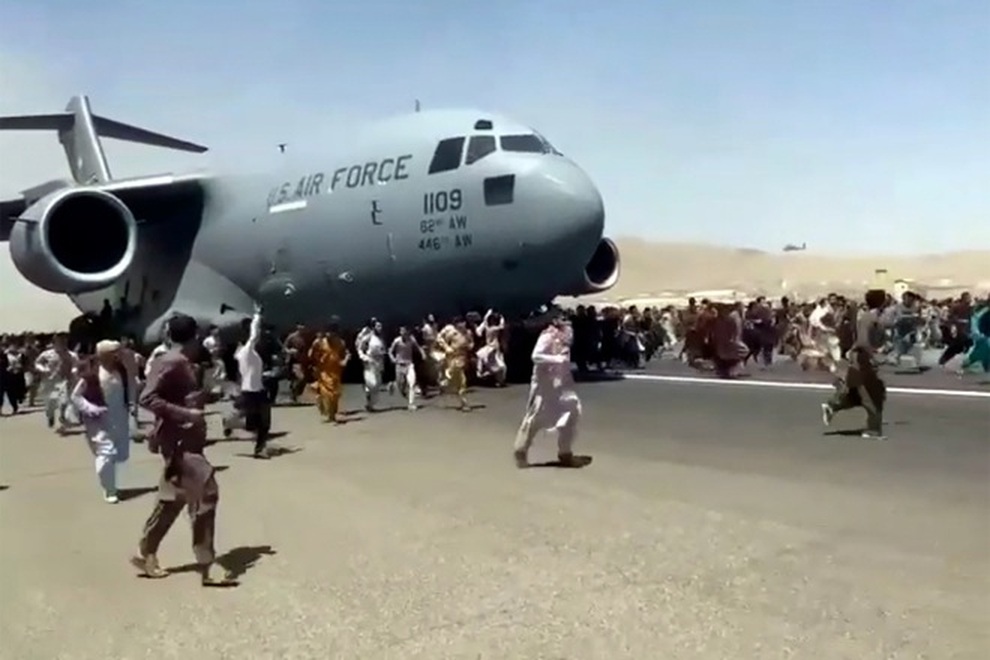 Bí ẩn vụ Mỹ tiêu hủy hộ chiếu của nhiều công dân Afghanistan khi sơ tán - 1 Bí ẩn vụ Mỹ tiêu hủy hộ chiếu của nhiều công dân Afghanistan khi sơ tán - 1