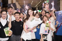 Top 8 Hoa hậu Quốc tế Tường San được chào đón giữa vòng vây người hâm mộ