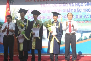 Quảng Ngãi: Tôn vinh những học sinh giỏi xuất sắc 