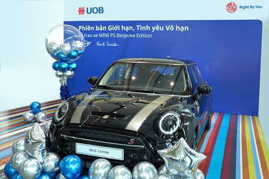 UOB Việt Nam trao xe Mini Cooper gần 2 tỷ đồng cho khách hàng