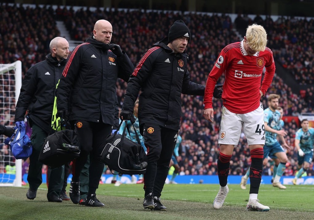 HLV Ten Hag than thở về Man Utd, ghen tỵ với Arsenal - 1 HLV Ten Hag than thở về Man Utd, ghen tỵ với Arsenal - 1
