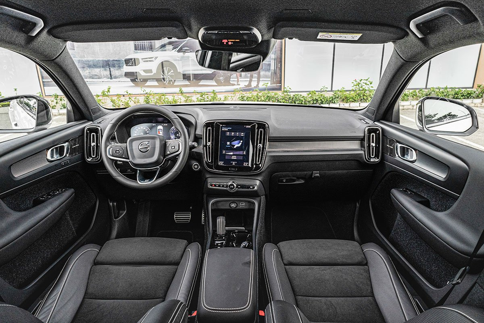 Những mẫu xe hạng sang dưới 2 tỷ đồng tại Việt Nam 2021 - 11