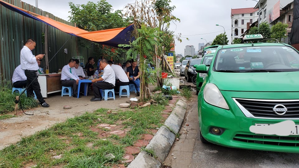 Hà Nội: Lái xe taxi điêu đứng vì Covid-19 - 5 Hà Nội: Lái xe taxi điêu đứng vì Covid-19 - 5