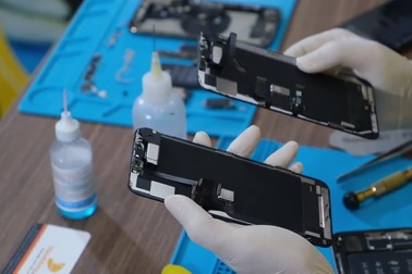 Làng công nghệ thế giới bất ngờ khi iPhone 11 Pro Max bị “mổ bụng” tại Việt Nam trước khi bán