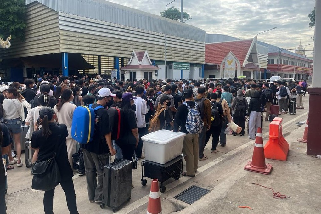 Hơn 30.000 lao động Campuchia hồi hương từ Thái Lan giữa xung đột - 1 Hơn 30.000 lao động Campuchia hồi hương từ Thái Lan giữa xung đột - 1