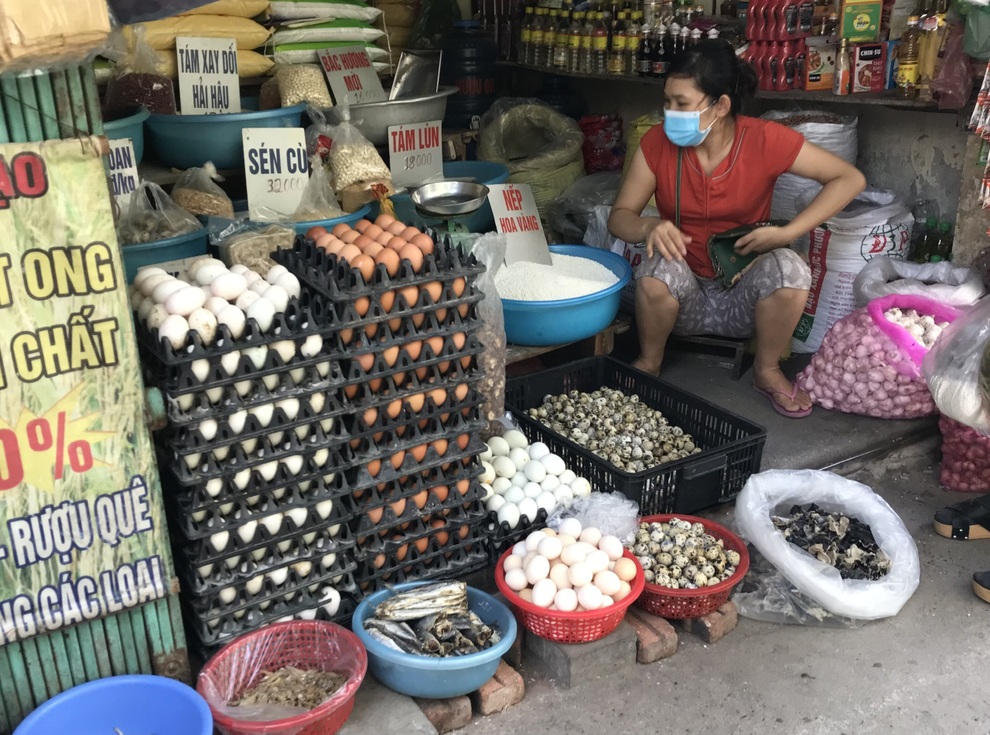 Hơn một tuần giãn cách: Giá trứng nhảy múa, chênh cả 15.000 đồng/chục - 3 Hơn một tuần giãn cách: Giá trứng nhảy múa, chênh cả 15.000 đồng/chục - 3