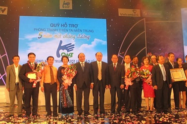 Vietcombank tiếp tục tài trợ Quỹ phòng tránh thiên tai miền Trung