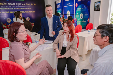 Lương bèo bọt, nợ ngập đầu, nữ giáo viên muốn đi Úc kiếm tiền tỷ