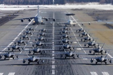 Mỹ điều 25 chiến đấu cơ tới Thái Bình Dương gửi thông điệp đến Trung Quốc