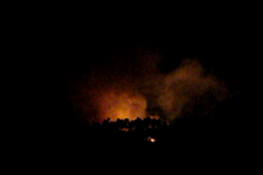 Bất lực đứng nhìn nhiều ha rừng keo bị lửa thiêu rụi