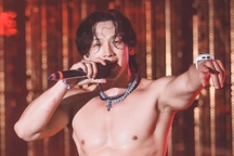 Cơ bắp ấn tượng ở tuổi 42 của "ông bố hai con" Bi Rain