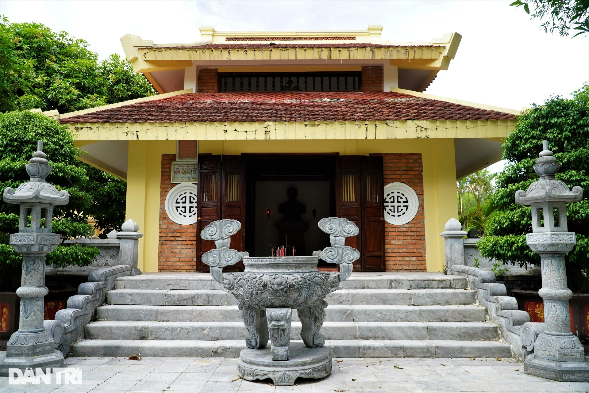 Viếng thăm nơi yên nghỉ của cố Tổng Bí thư Hà Huy Tập - 17 Viếng thăm nơi yên nghỉ của cố Tổng Bí thư Hà Huy Tập - 17