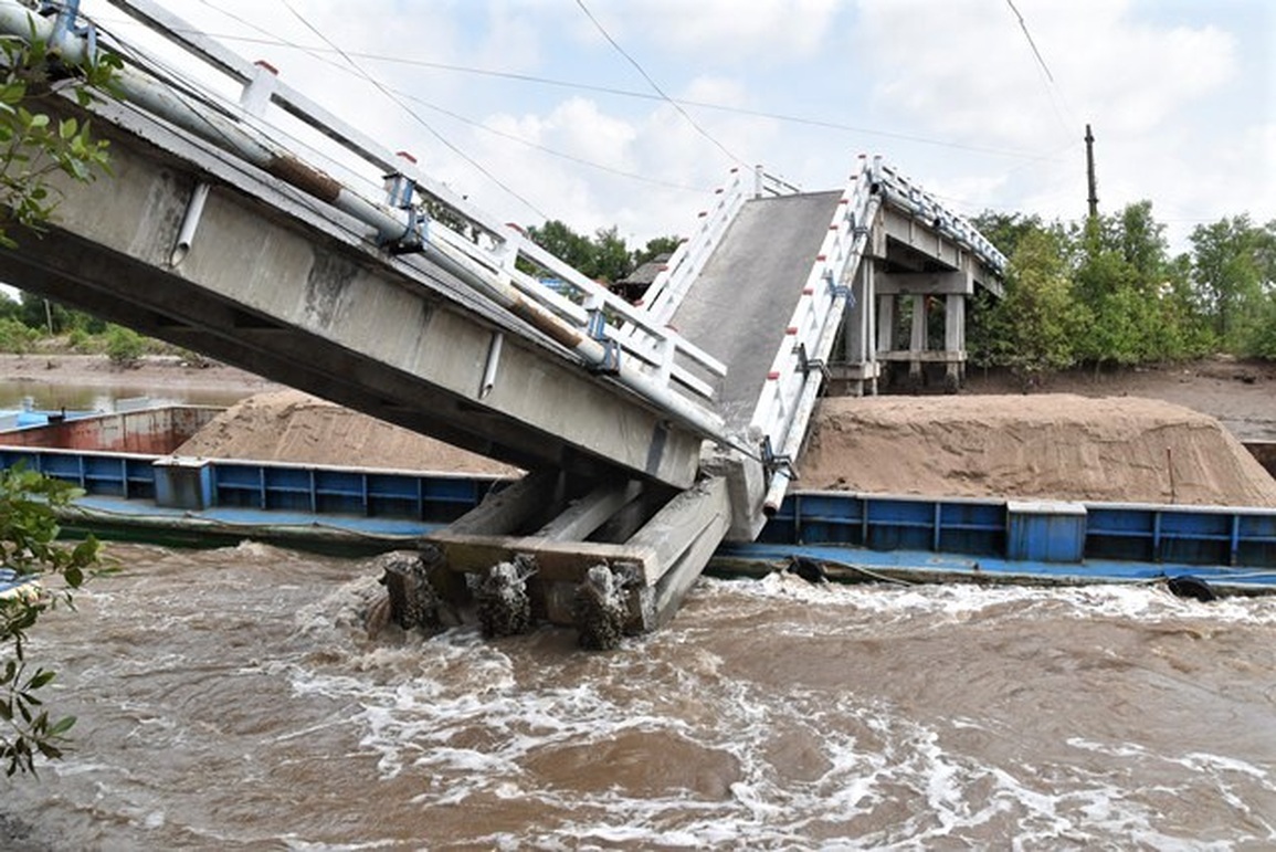 Điểm lại những cây cầu huyết mạch bất ngờ... sập ở Cà Mau - 3 Điểm lại những cây cầu huyết mạch bất ngờ... sập ở Cà Mau - 3