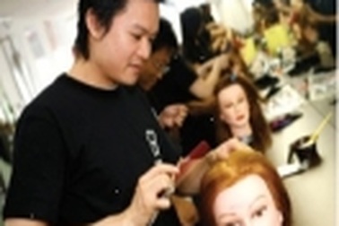 Du học tại Úc với trường Sheila Baxter - Nhận máy tính xách tay