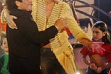 Maradona bị xiết nợ