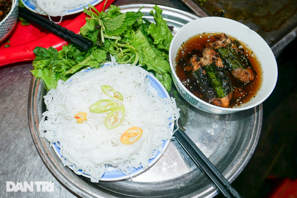 Vụ bún chả 35.000 đồng: Ở đây chúng tôi bán thế thì hôm sau đóng cửa - 1 Vụ bún chả 35.000 đồng: Ở đây chúng tôi bán thế thì hôm sau đóng cửa - 1