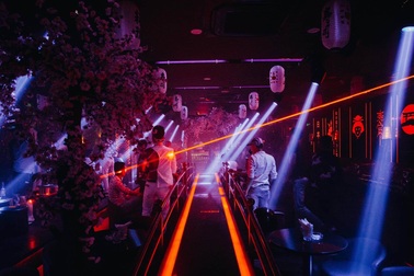 Từ 0h ngày 1/8, nhiều tỉnh đóng cửa quán bar, karaoke để chống dịch