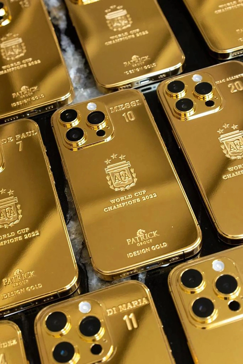 The gold-plated iPhone 14 Pro Max that Messi gave to members of the Argentine football team last March (Photo: iDesign Gold).