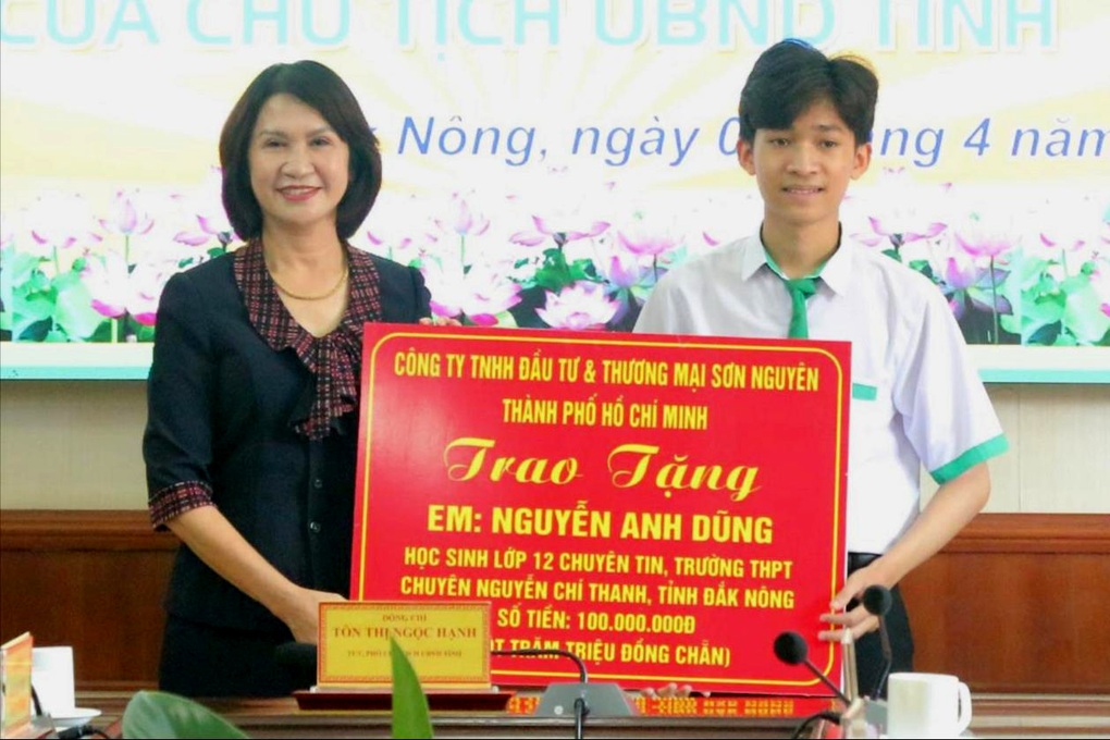 Nam sinh chuyên tin được tỉnh Đắk Nông thưởng 100 triệu đồng - 1