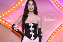 Găng tay opera: Xu hướng biểu tượng của vị thế và quý tộc