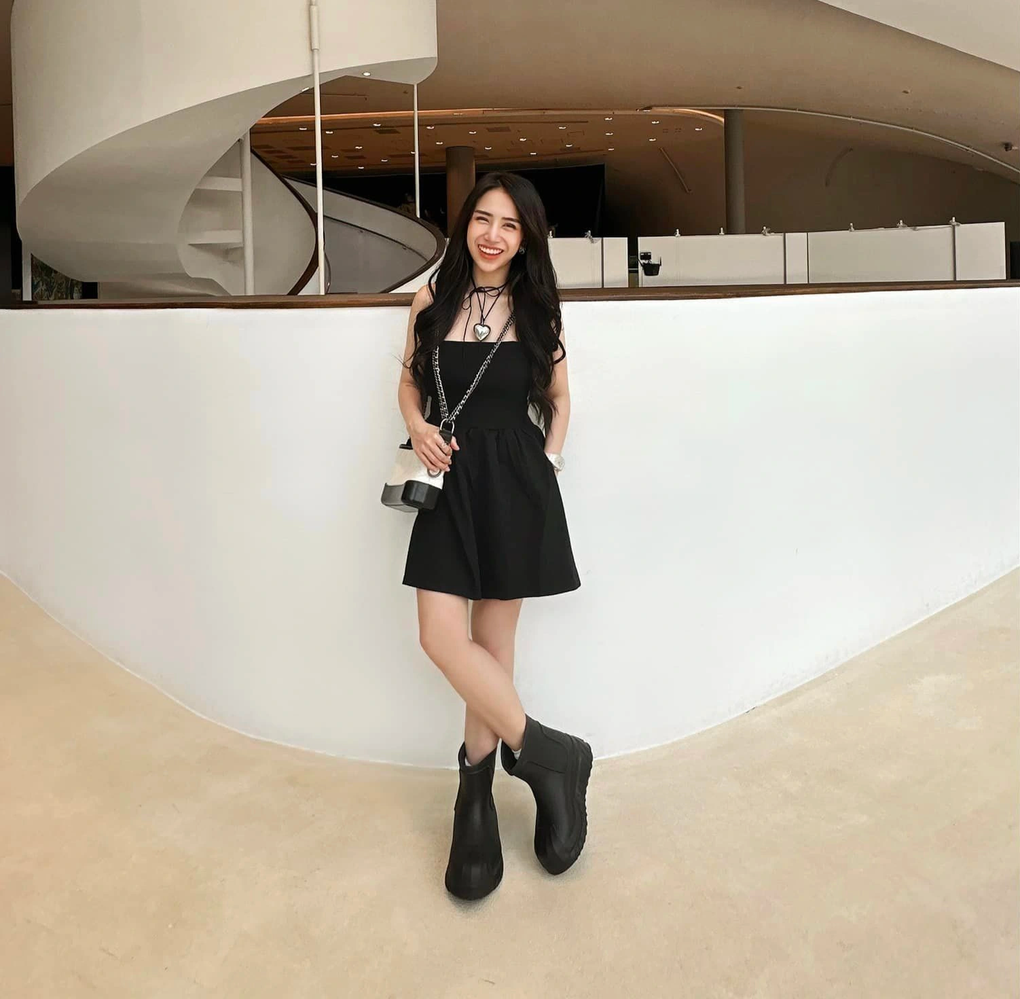 Con gái đại gia Minh Nhựa ăn mặc gợi cảm sau hai lần sinh nở - 5