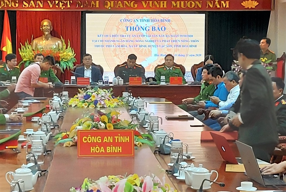 Kẻ cướp ngân hàng ở Hòa Bình khai gì tại cơ quan Công an? - 1 Kẻ cướp ngân hàng ở Hòa Bình khai gì tại cơ quan Công an? - 1