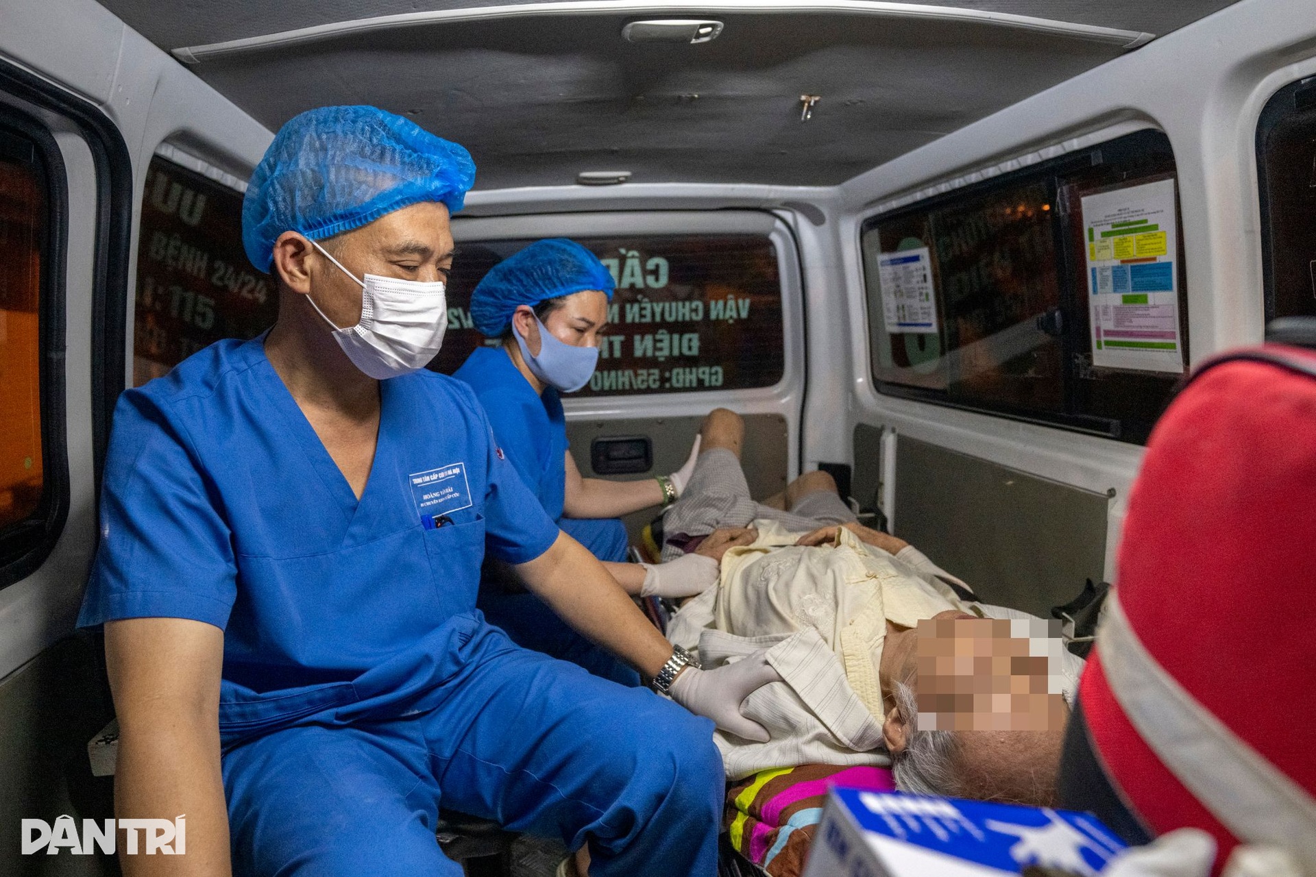Hà Nội: Những chiến binh chạy đua với bão, xuyên đêm mưa gió cứu người - 9 Hà Nội: Những chiến binh chạy đua với bão, xuyên đêm mưa gió cứu người - 9