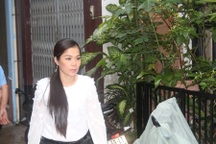 Fans và đồng nghiệp “đội mưa” đến viếng Wanbi Tuấn Anh 