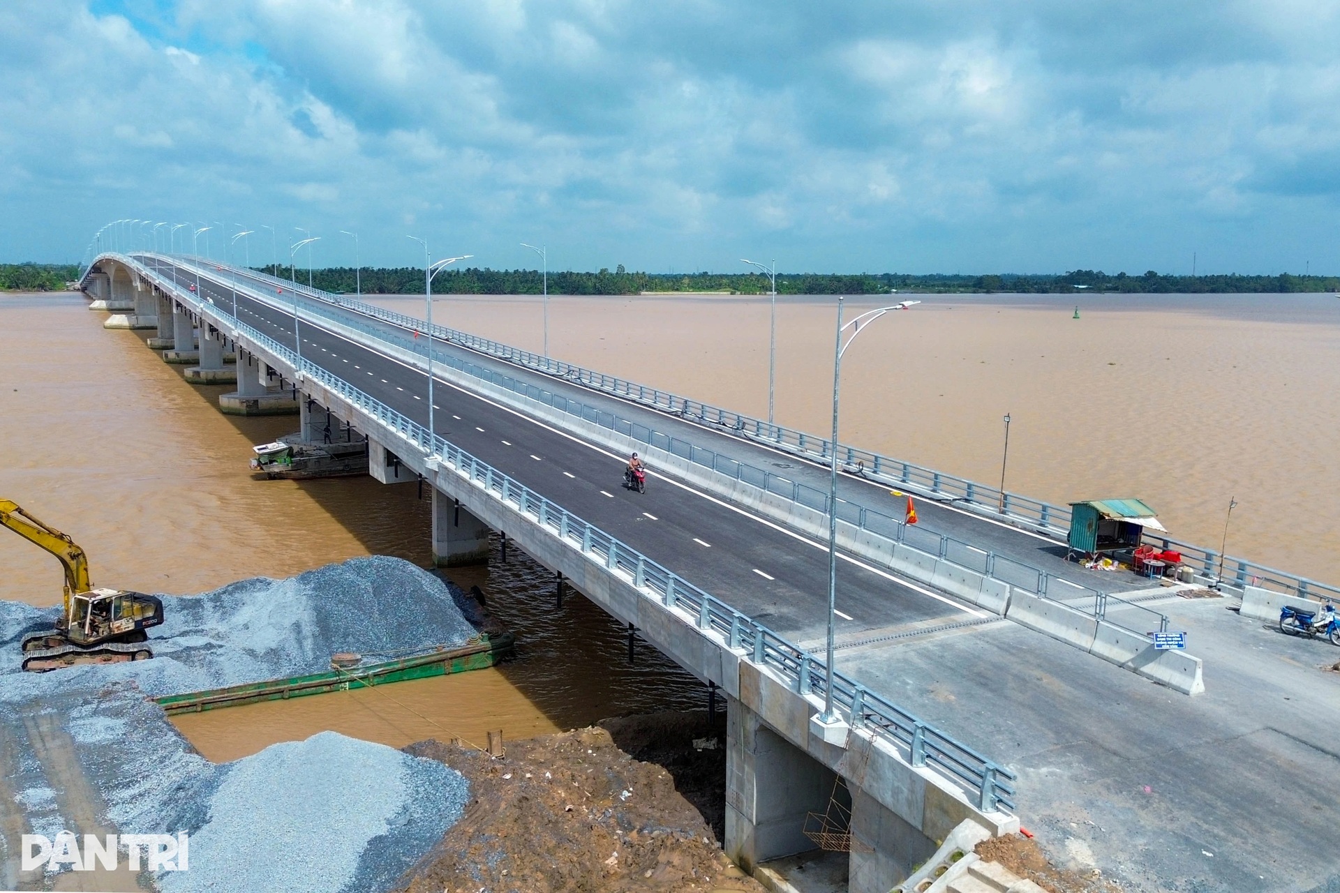 Cầu vượt sông Hậu nối Cần Thơ - Vĩnh Long chính thức thông xe tạm - 2 Cầu vượt sông Hậu nối Cần Thơ - Vĩnh Long chính thức thông xe tạm - 2