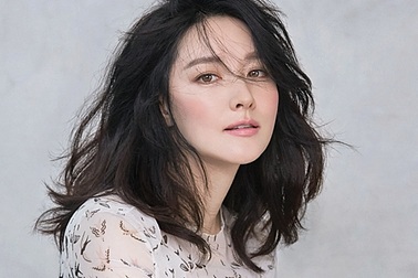 Lộ dấu hiệu lão hóa khi để mặt “mộc”, Lee Young Ae vẫn được khen