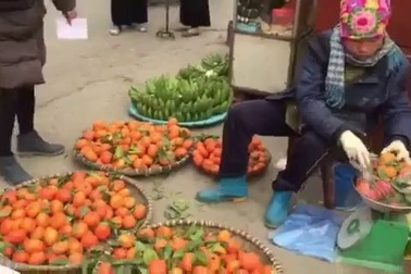 Mặt hàng hoa quả ngày 23 tháng Chạp tăng giá gần gấp đôi ngày thường