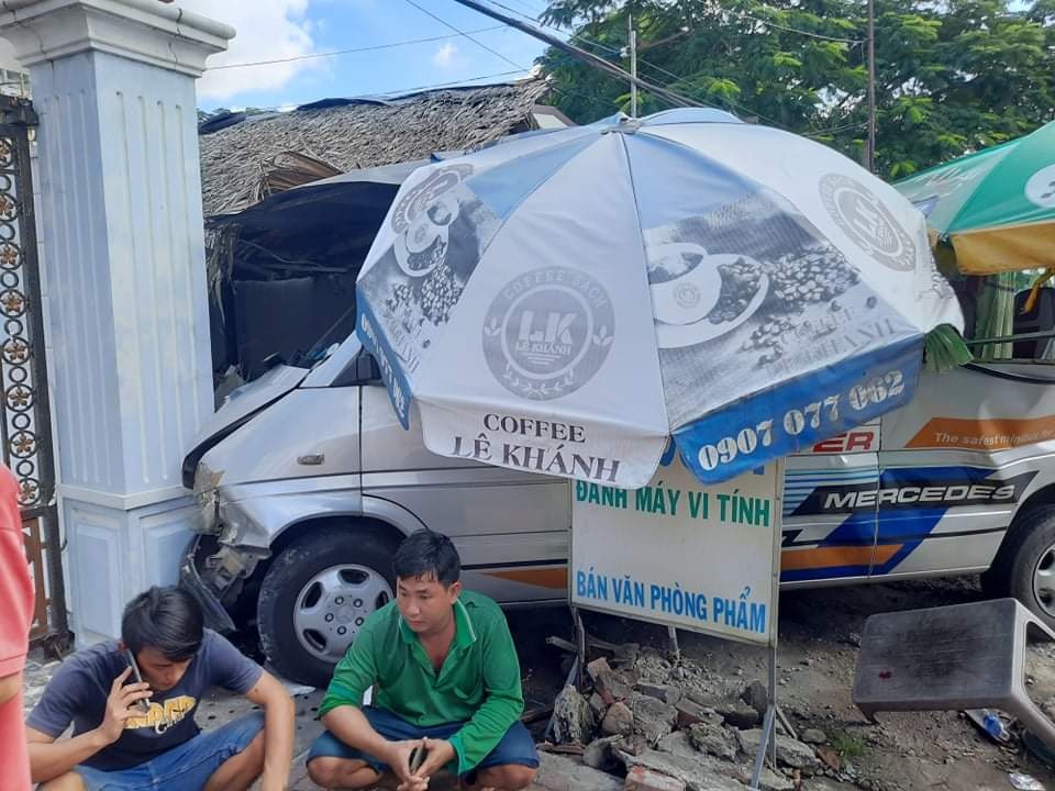 7 ô tô tông nhau loạn xạ trên đường - 2