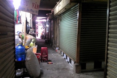 Ế ẩm, nhiều tiểu thương rao bán sạp